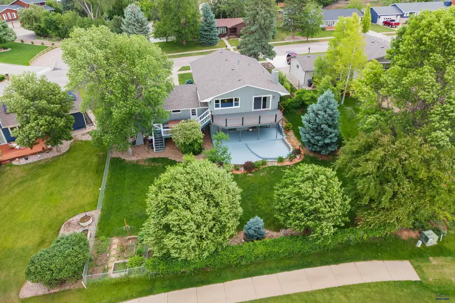 3033 Flint Dr, Rapid City, SD 57702-5228 - #3