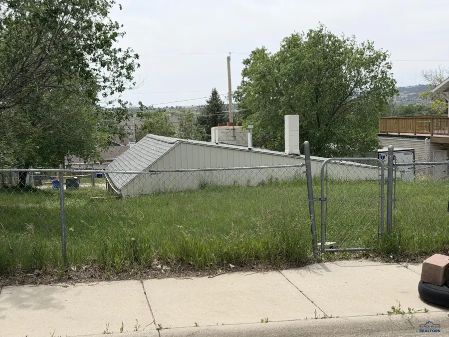 121 E College Ave, Rapid City, SD 57701 - #2