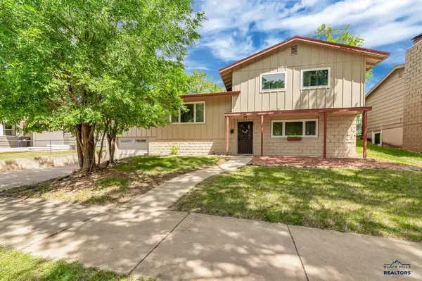 3902 Brookside Dr, Rapid City, SD 57702