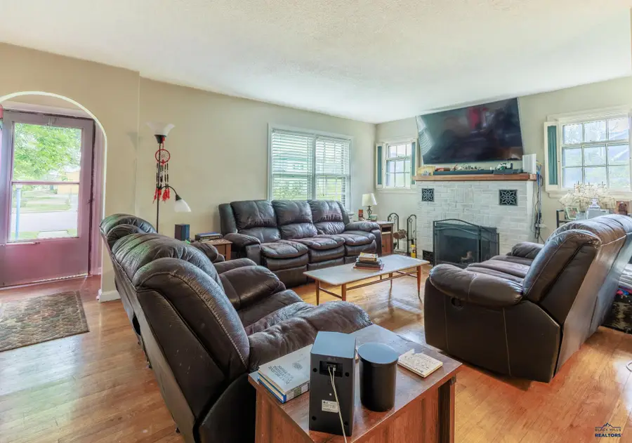 1501 Albany Ave, Hot Springs, SD 57747 - #3