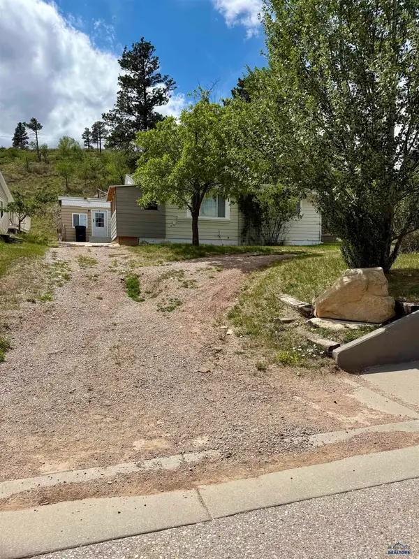 1117 Silver St, Rapid City, SD 57701