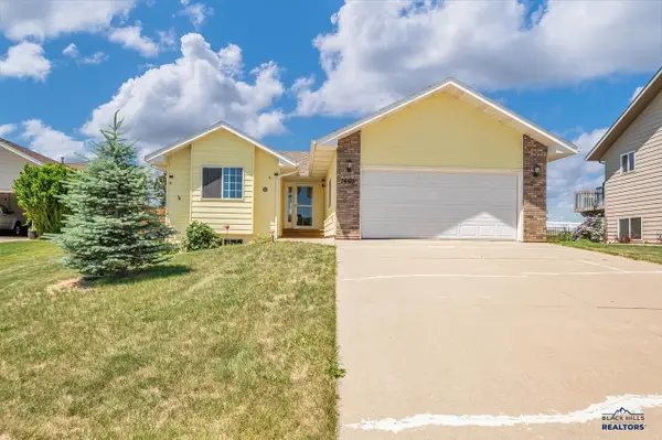 1465 Edinborough Dr, Rapid City, SD 57702