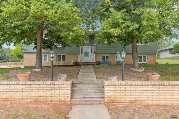 3830 Canyon Lake Dr, Rapid City, SD 57702