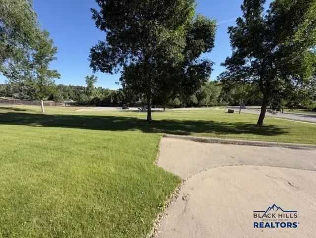2915 Falls Dr, Rapid City, SD 57702 - #2