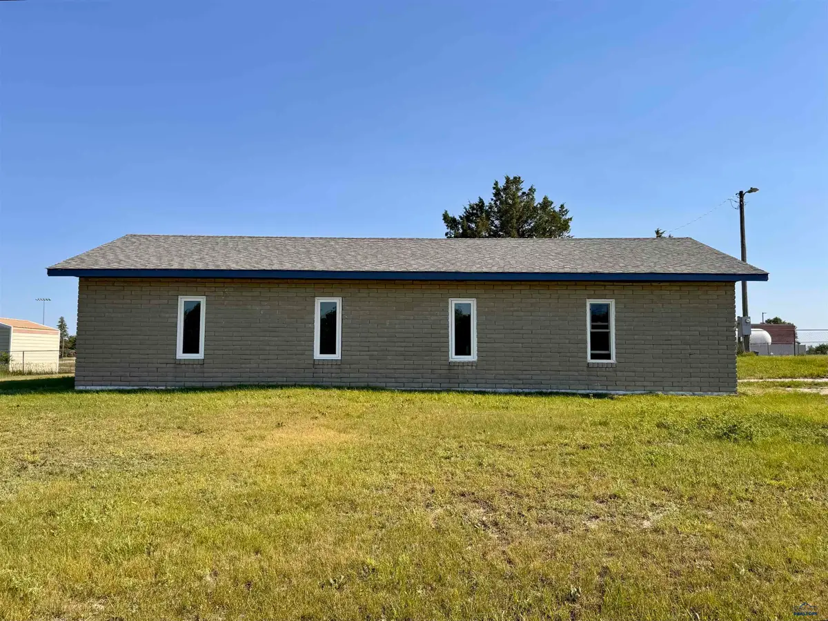 103 E State St, Martin, SD 57551 - #1