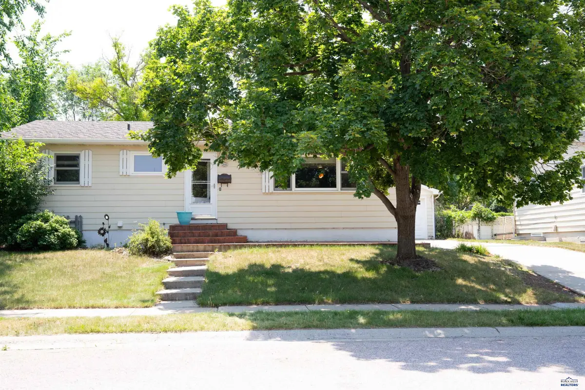 2611 Lawndale Dr, Rapid City, SD 57702 - #1
