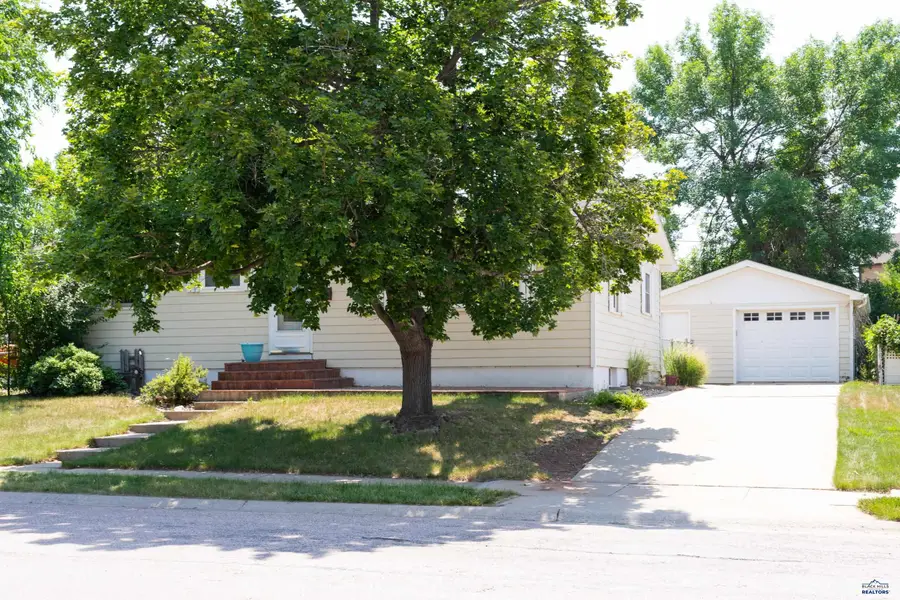 2611 Lawndale Dr, Rapid City, SD 57702 - #2
