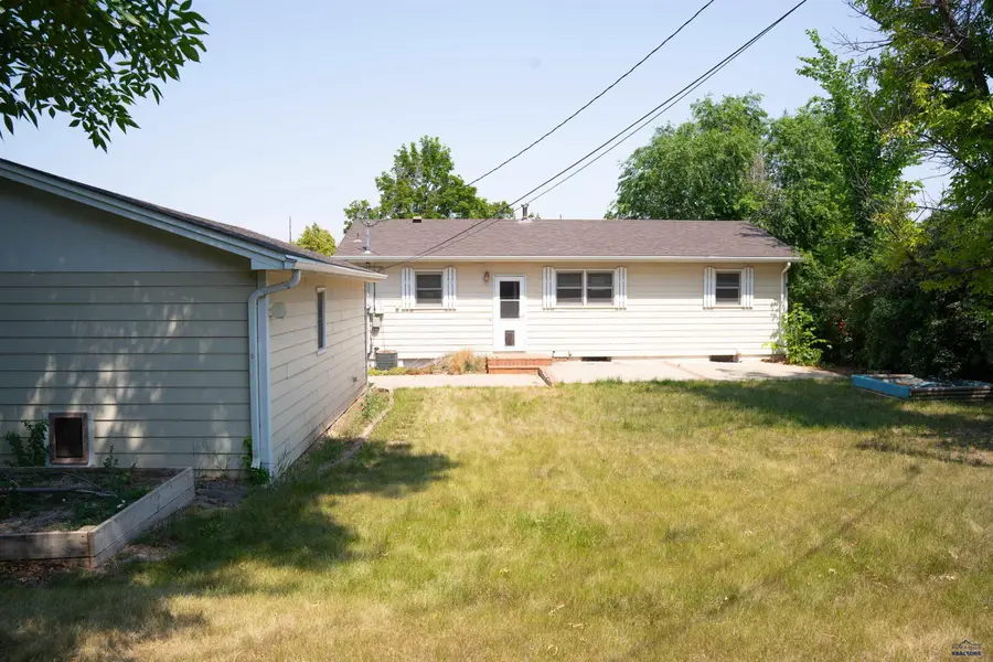 2611 Lawndale Dr, Rapid City, SD 57702 - #3