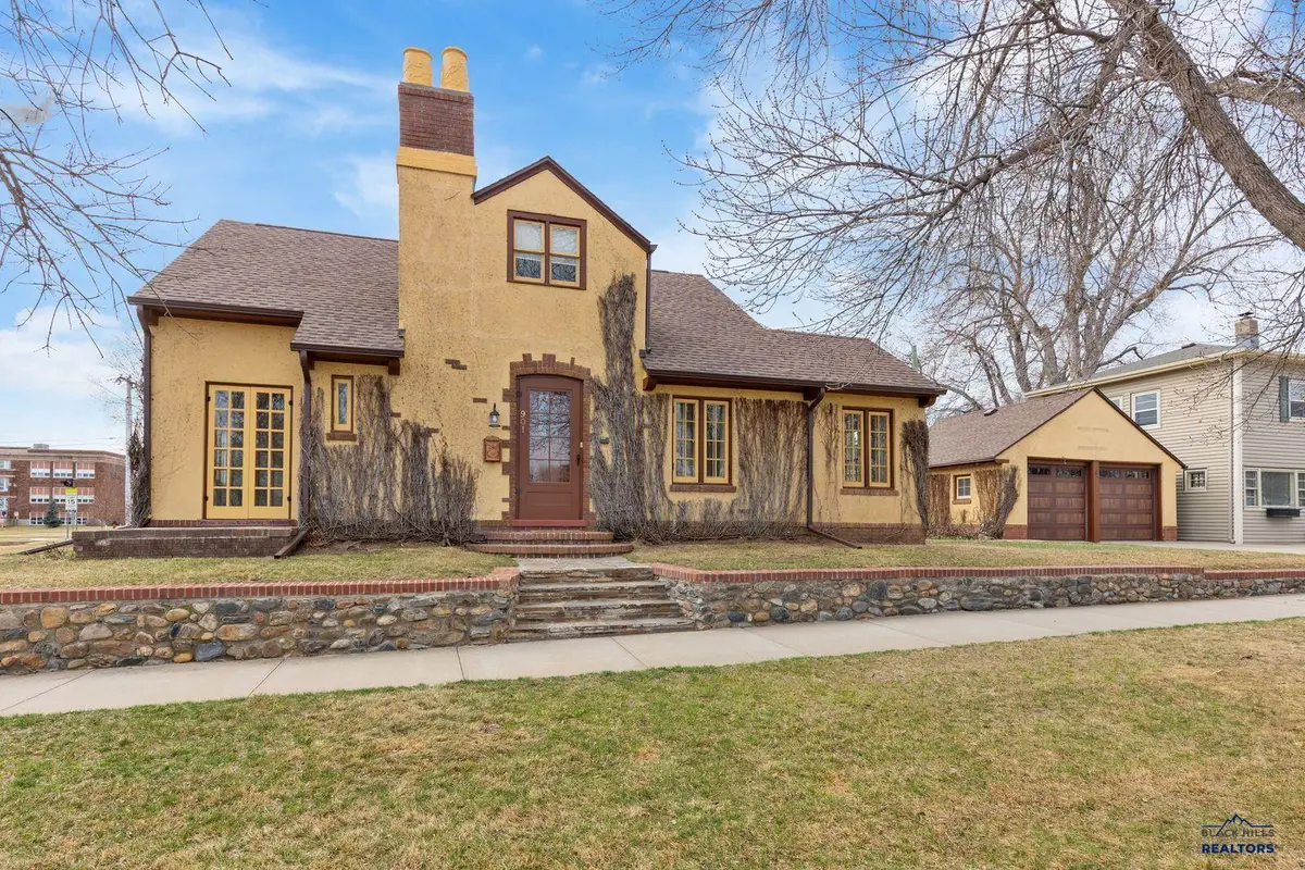 901 St Cloud St, Rapid City, SD 57701 - #1