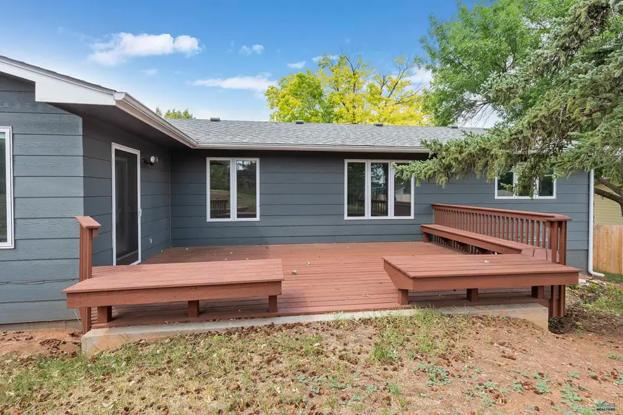 610 Fairlawn Dr, Rapid City, SD 57702 - #3