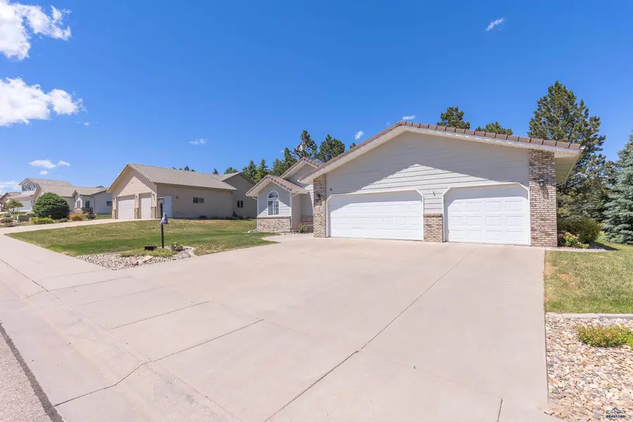 3422 Willowbend Rd, Rapid City, SD 57703 - #2