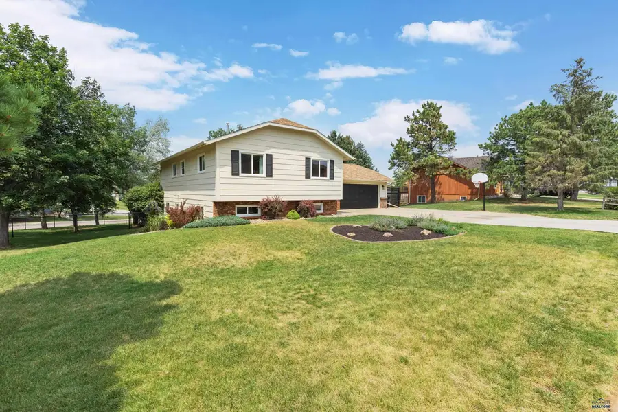 3601 Meadowbrook Dr, Rapid City, SD 57702 - #2