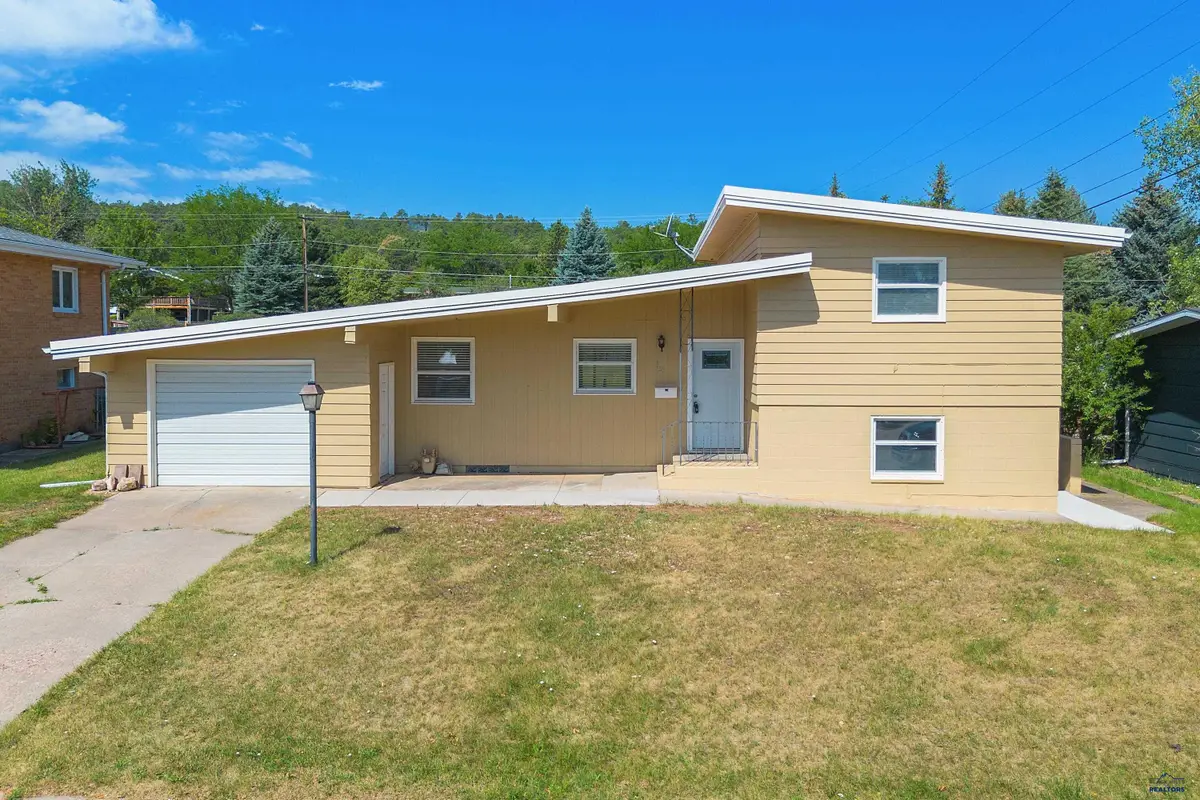 121 Pinedale Dr, Rapid City, SD 57702 - #1