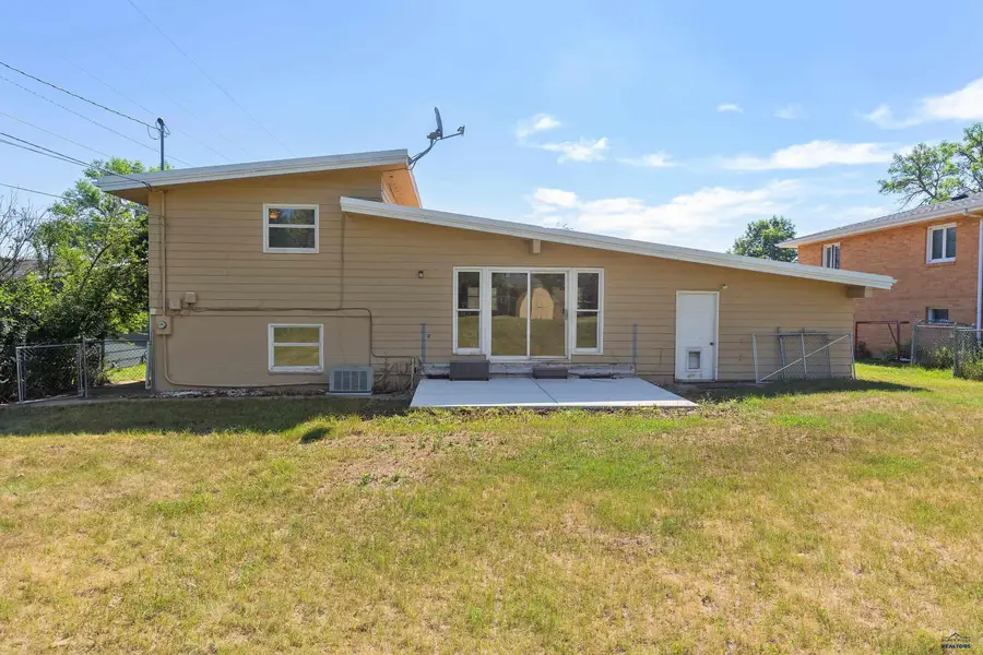 121 Pinedale Dr, Rapid City, SD 57702 - #3