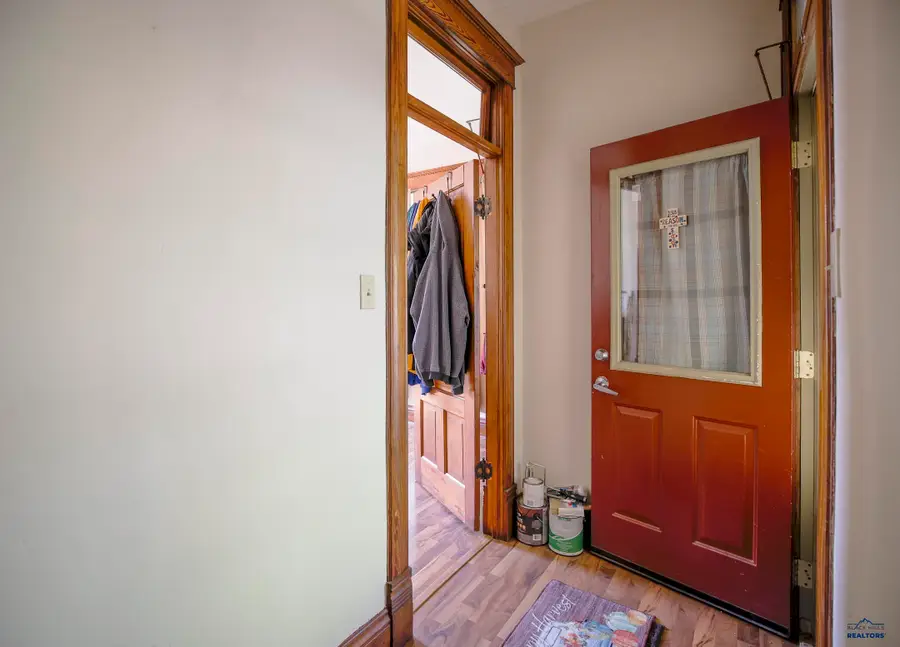 141 N 5th St, Hot Springs, SD 57747 - #3