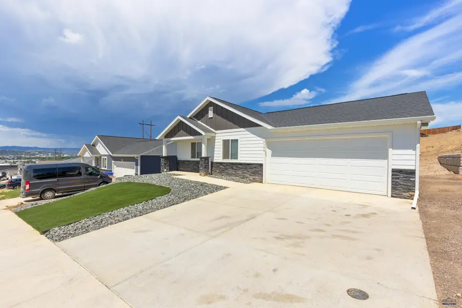 2140 Noah St, Rapid City, SD 57701 - #3