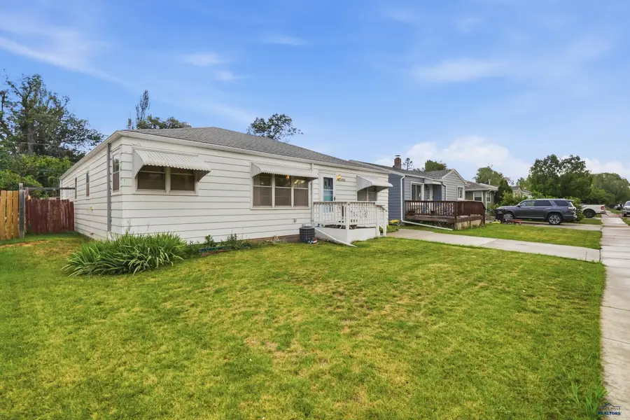 1815 Evergreen Dr, Rapid City, SD 57702 - #3