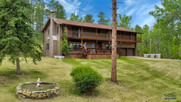8205 Red Deer Dr, Rapid City, SD 57702