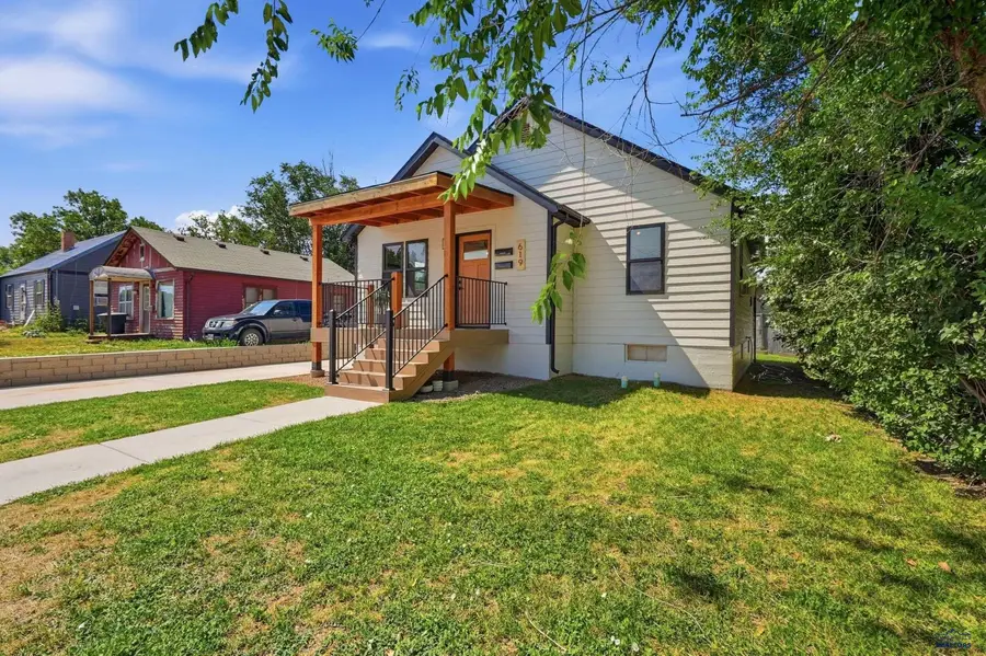 619 Lawrence St, Belle Fourche, SD 57717-0000 - #3