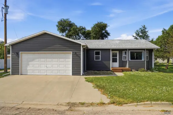 216 7th Ave, Wall, SD 57790