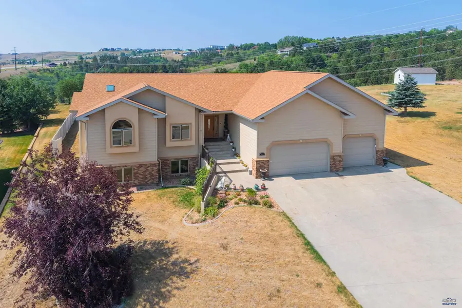 653 Enchantment Rd, Rapid City, SD 57701 - #2