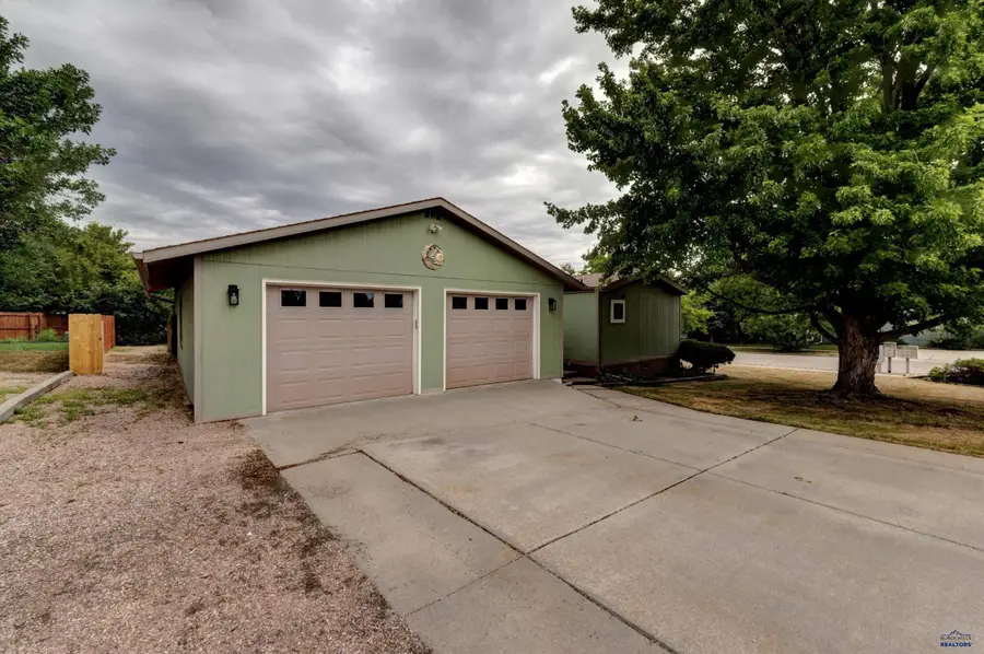 3615 Chief Dr, Rapid City, SD 57701 - #3