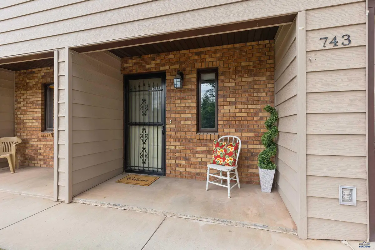 743 Plum Tree Ln, Rapid City, SD 57702 - #1