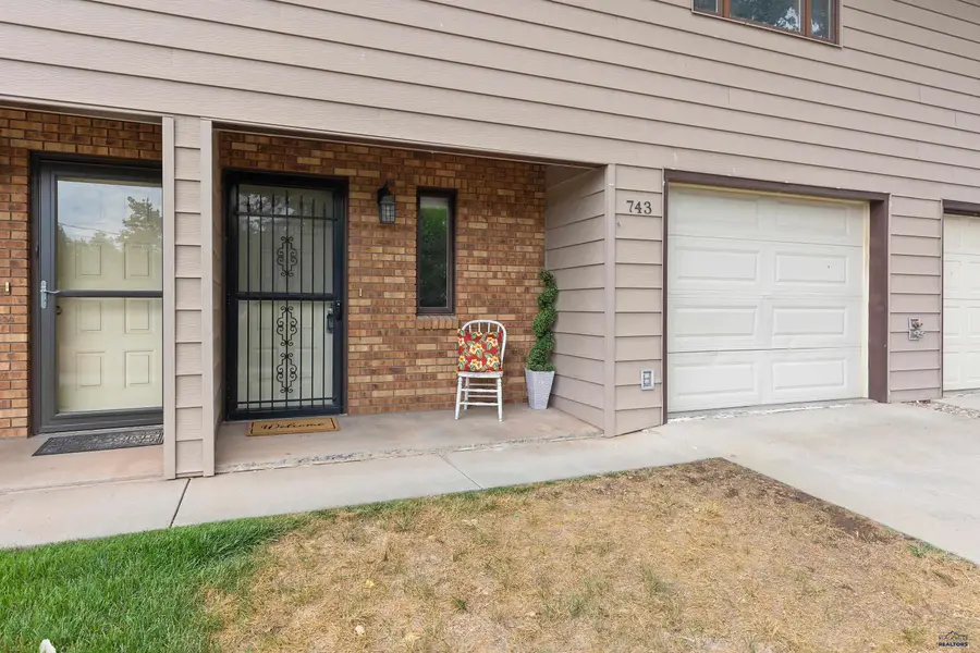 743 Plum Tree Ln, Rapid City, SD 57702 - #2
