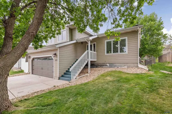 1215 Range View Cir, Rapid City, SD 57701