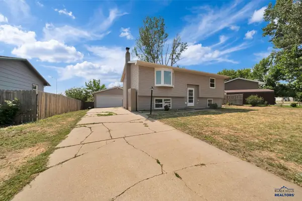 3824 Chief Dr, Rapid City, SD 57701