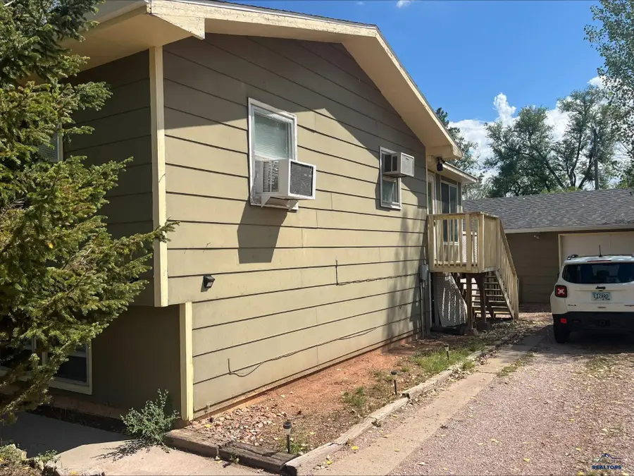 2305 Lincoln Ave, Hot Springs, SD 57747 - #2