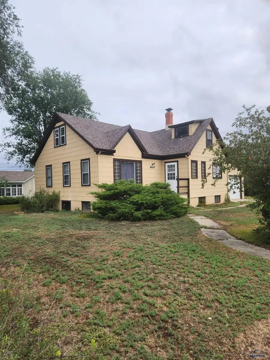 402 E Madison Dr, Rapid City, SD 57701 - #2