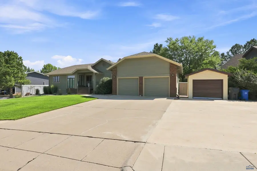 3302 Hogan Ct, Rapid City, SD 57702 - #3