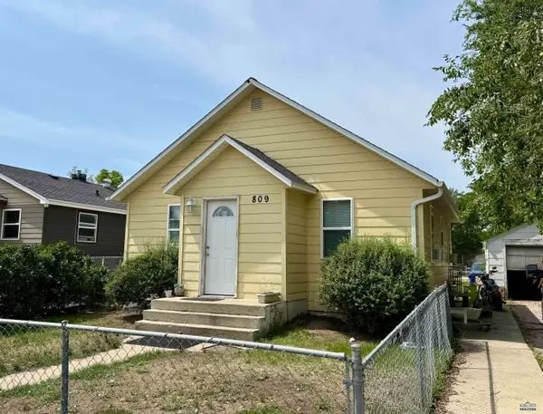 809 Halley Ave, Rapid City, SD 57701
