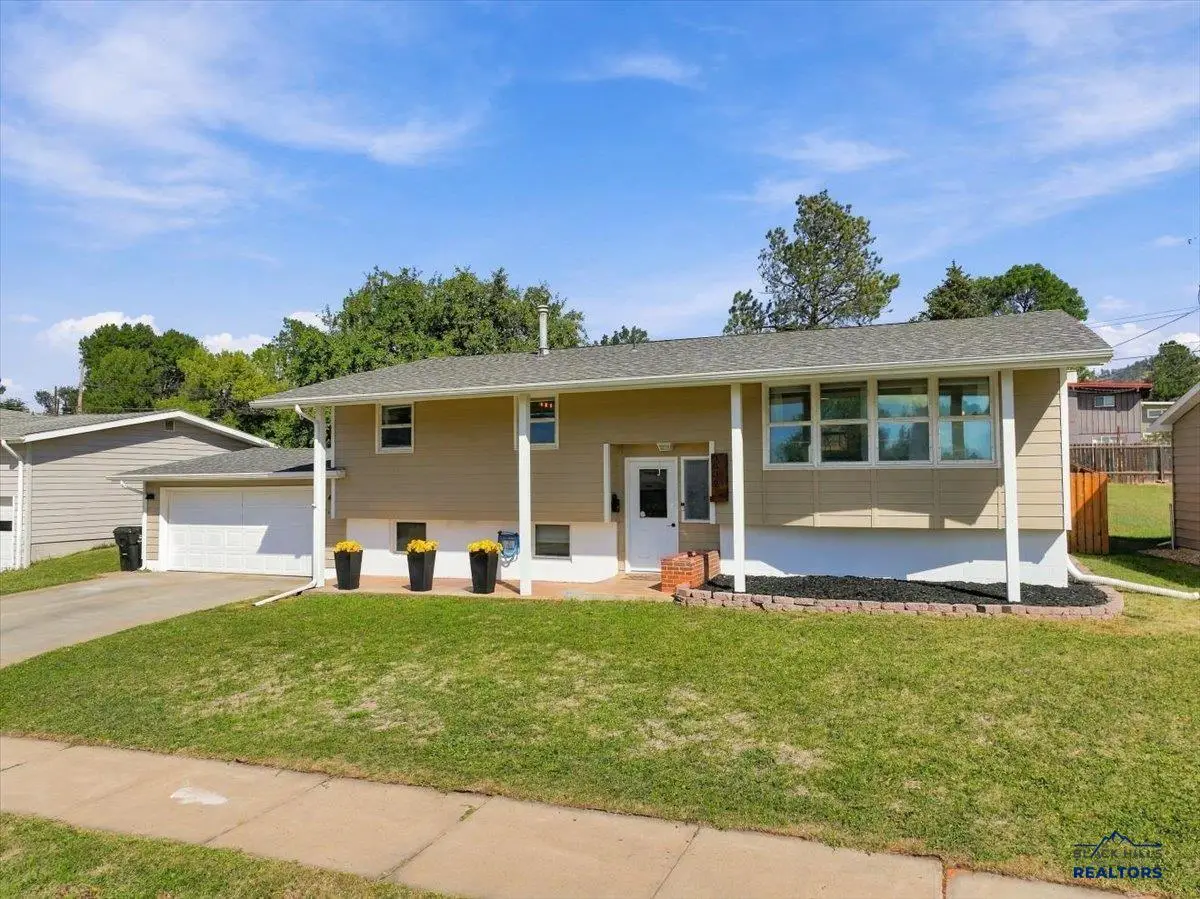 2936 Country Club Dr, Rapid City, SD 57702 - #1