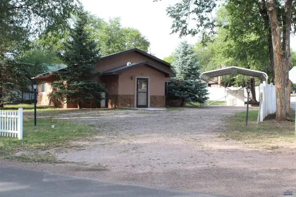 327 S River St, Hot Springs, SD 57747