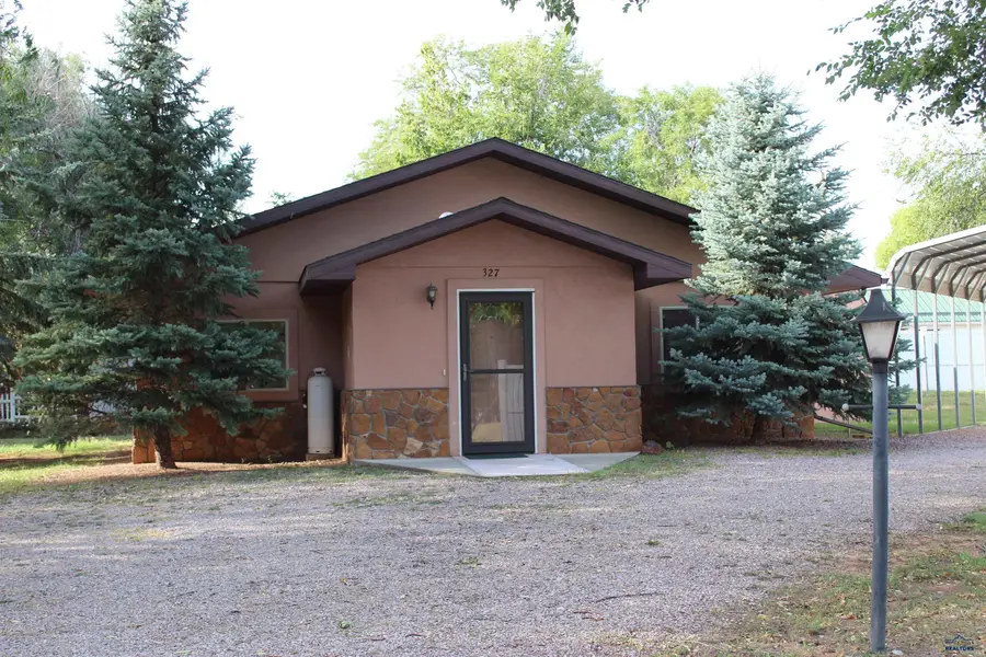 327 S River St, Hot Springs, SD 57747 - #2