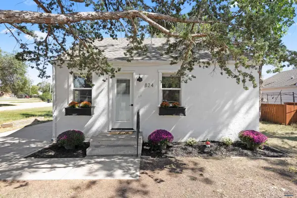 824 Holcomb Ave, Rapid City, SD 57701