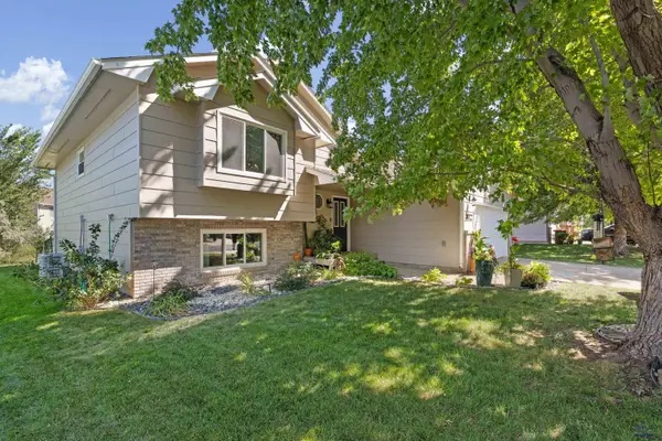 3022 Gypsey Rd, Rapid City, SD 57703