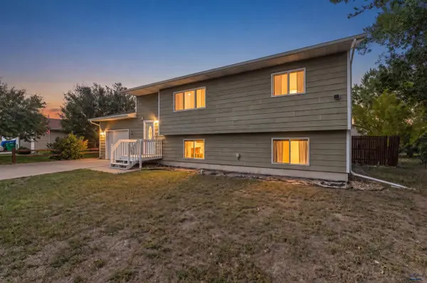 618 Stealth Ln, Box Elder, SD 57719