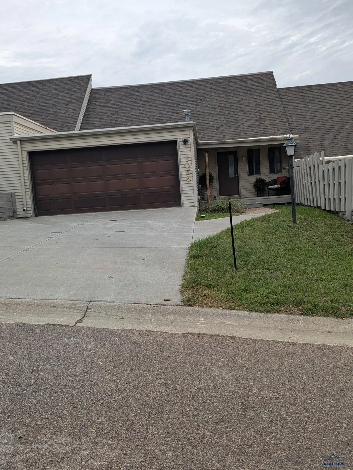 1058 Woodridge Dr, Rapid City, SD 57701 - #1