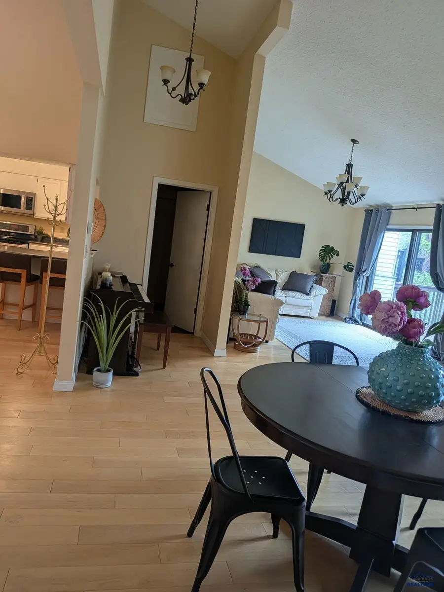 1058 Woodridge Dr, Rapid City, SD 57701 - #3