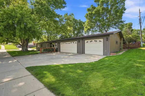 1513 Minuteman Dr, Rapid City, SD 57701