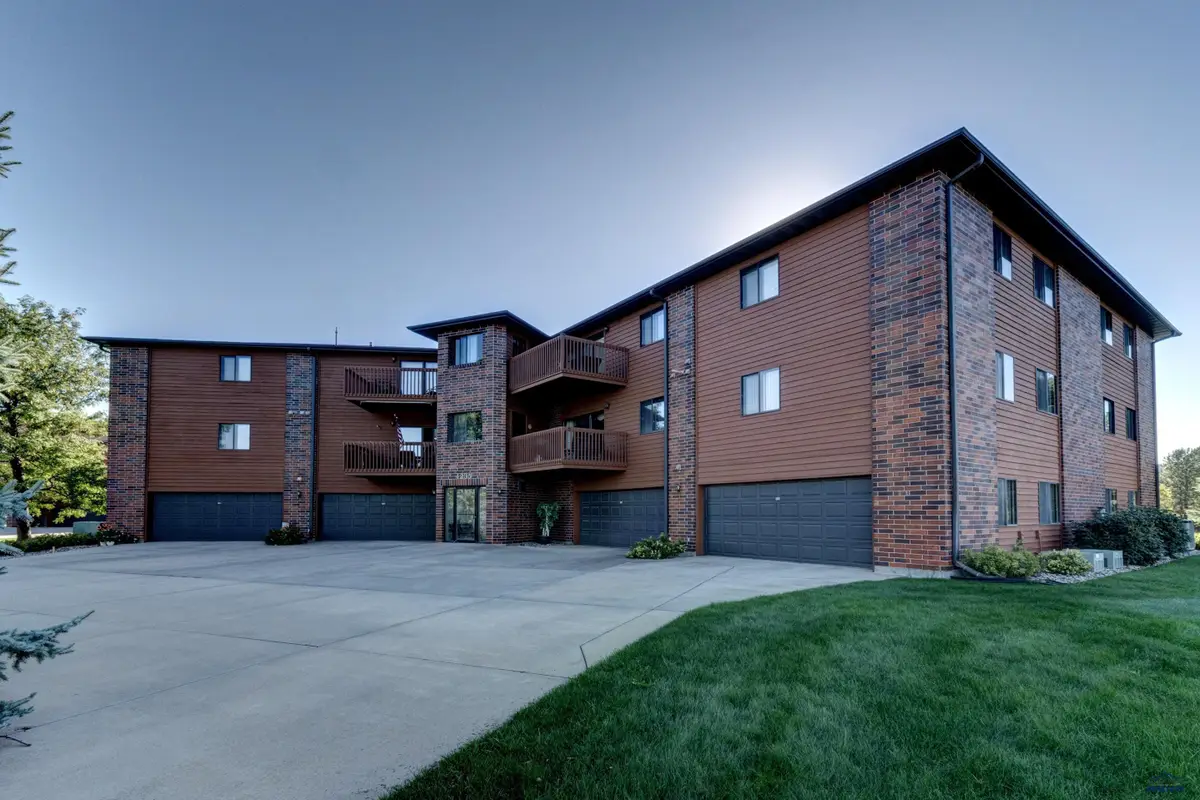 4235 #304 Fairway Hills Dr, Rapid City, SD 57702 - #1