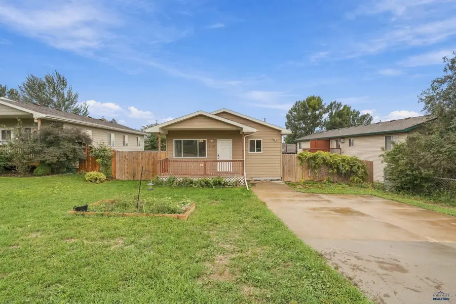 235 Lindbergh Ave, Rapid City, SD 57701 - #2