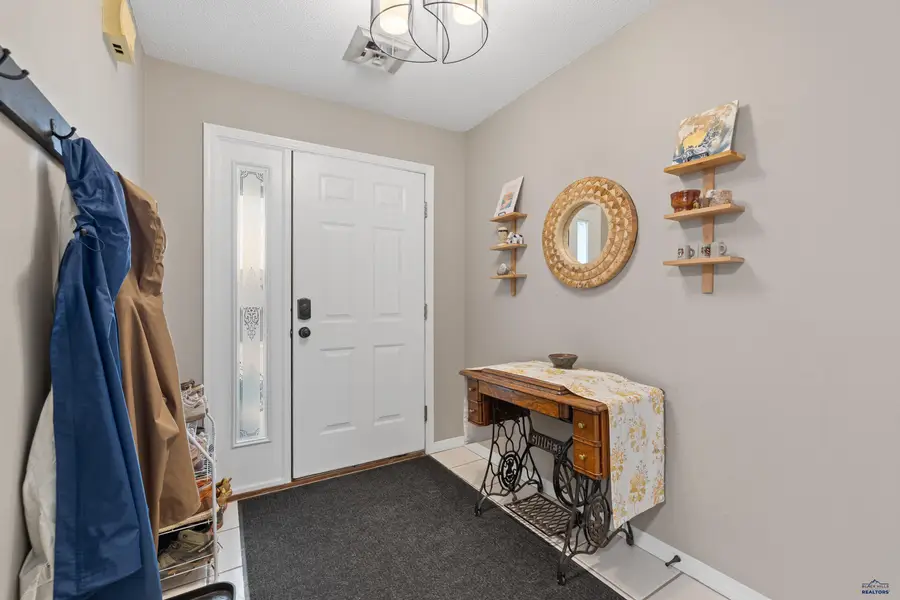 1172 Parkwood Rd, Rapid City, SD 57701 - #2