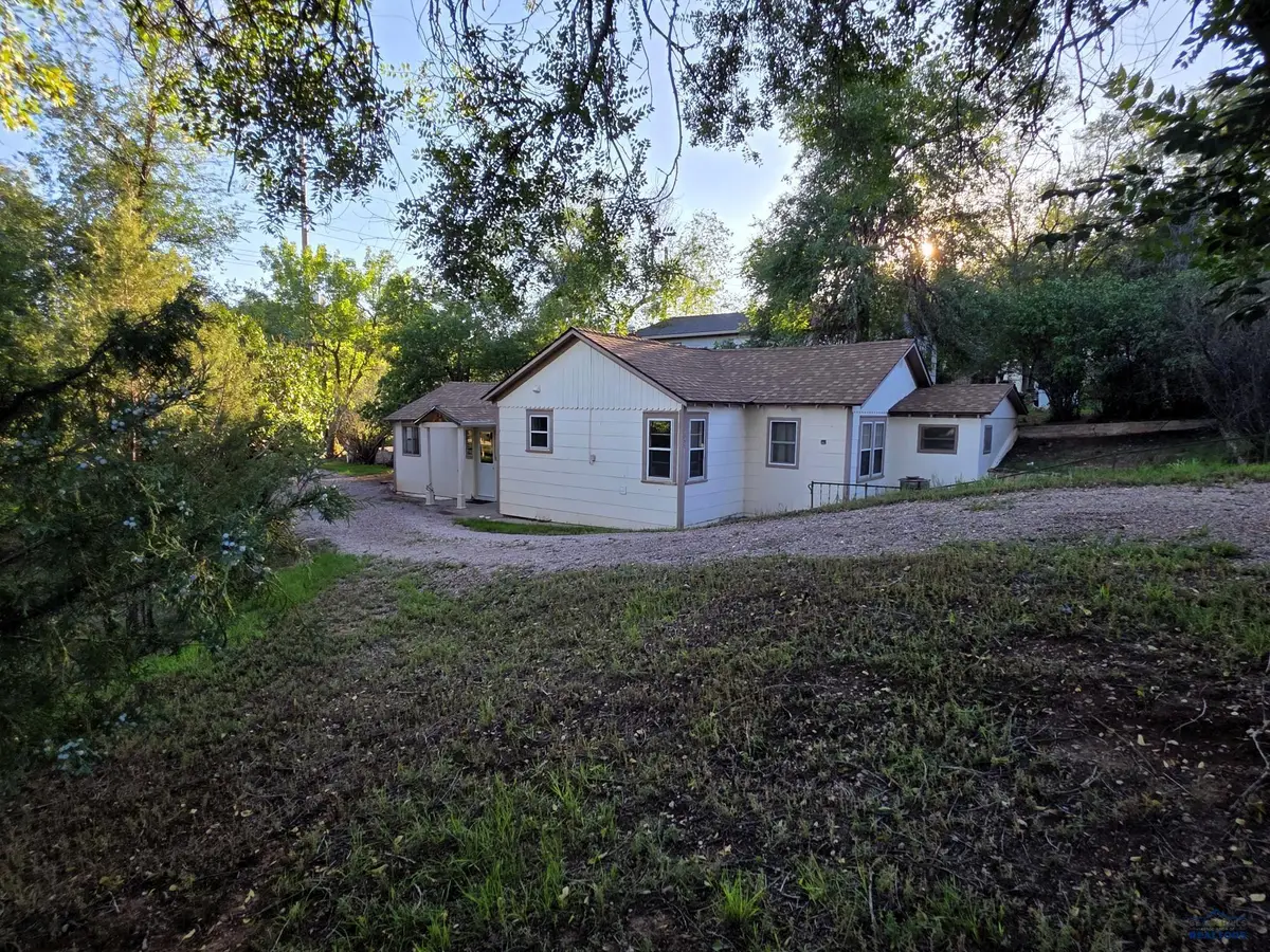2317 Wilson Ave, Hot Springs, SD 57747 - #1