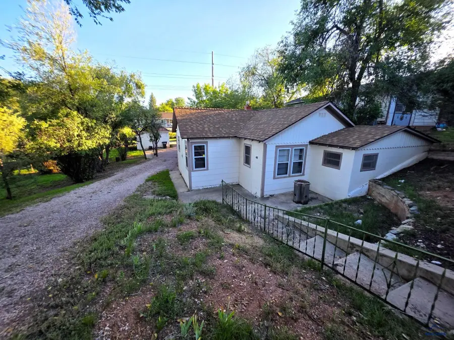2317 Wilson Ave, Hot Springs, SD 57747 - #2