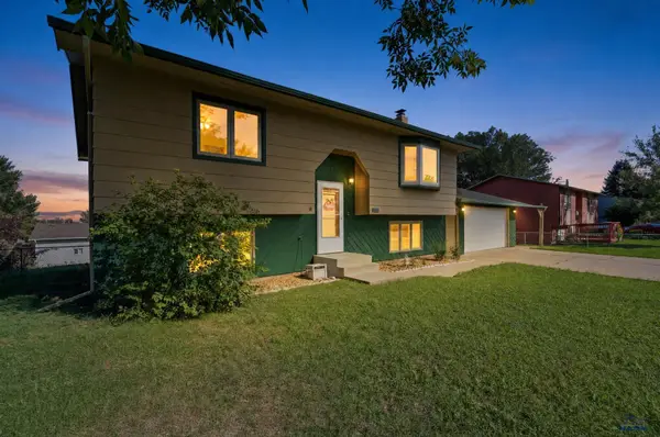 3932 Falcon Dr, Rapid City, SD 57701