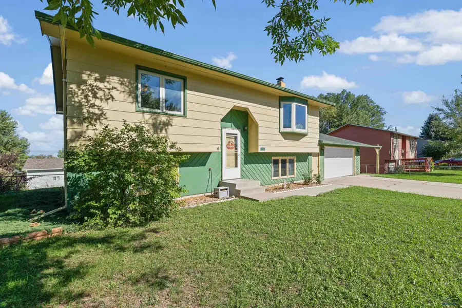 3932 Falcon Dr, Rapid City, SD 57701 - #2